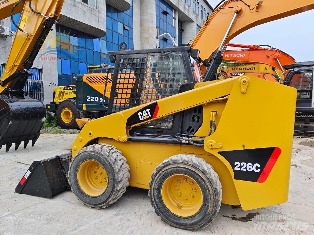 CAT 226c 滑移轉向裝載機