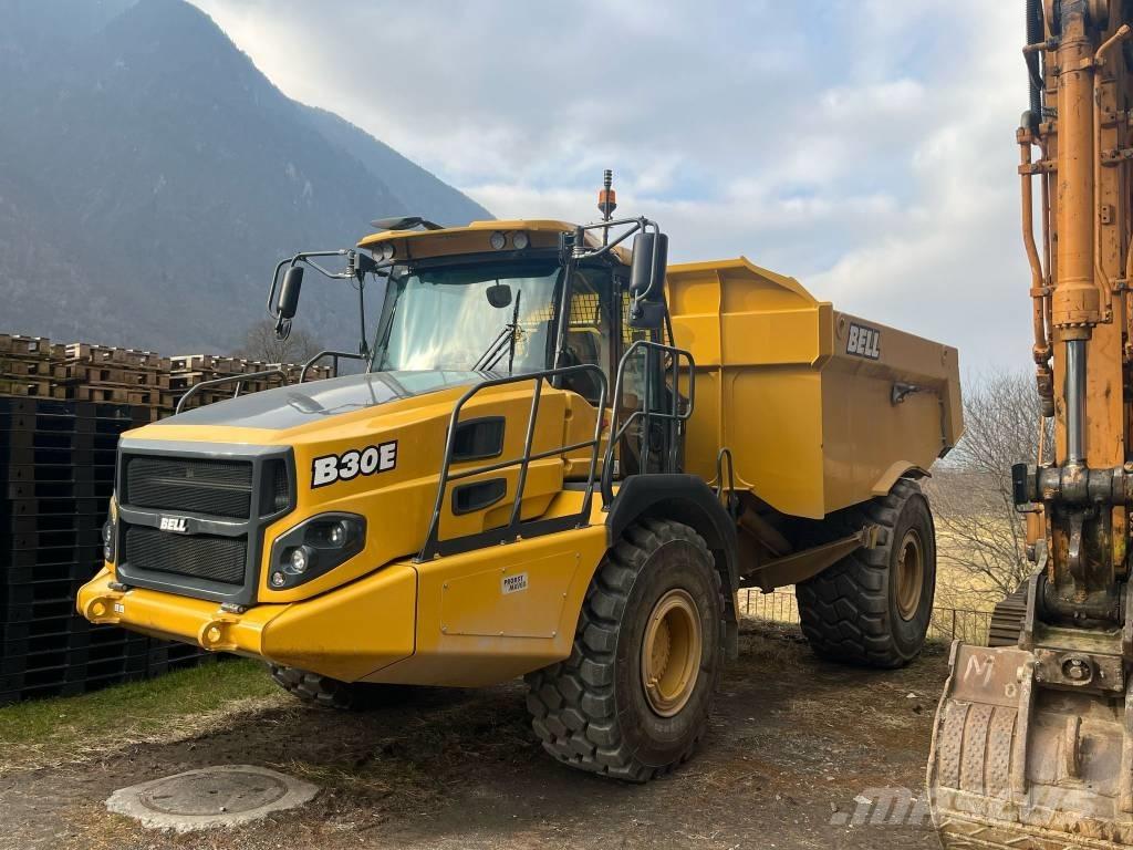 Bell B30E 4x4 鉸接式起吊車