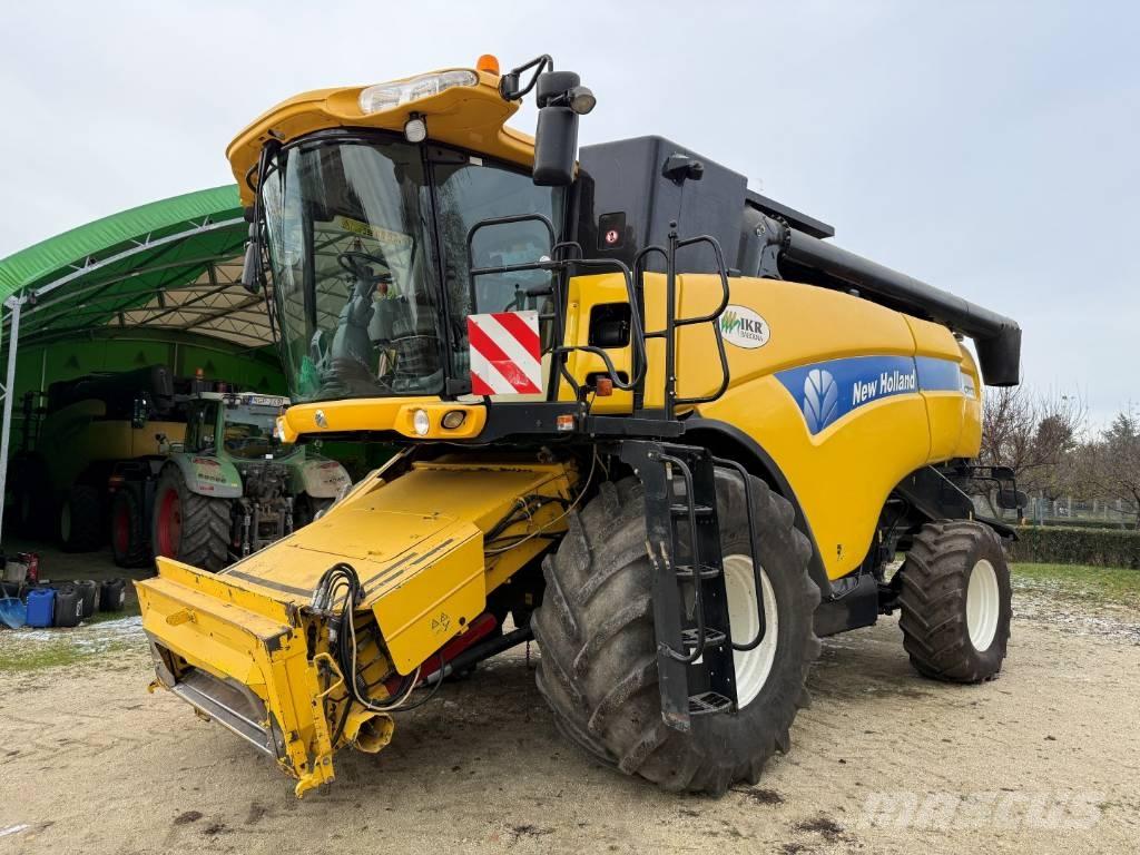 New Holland CX 8070 聯合收穫機