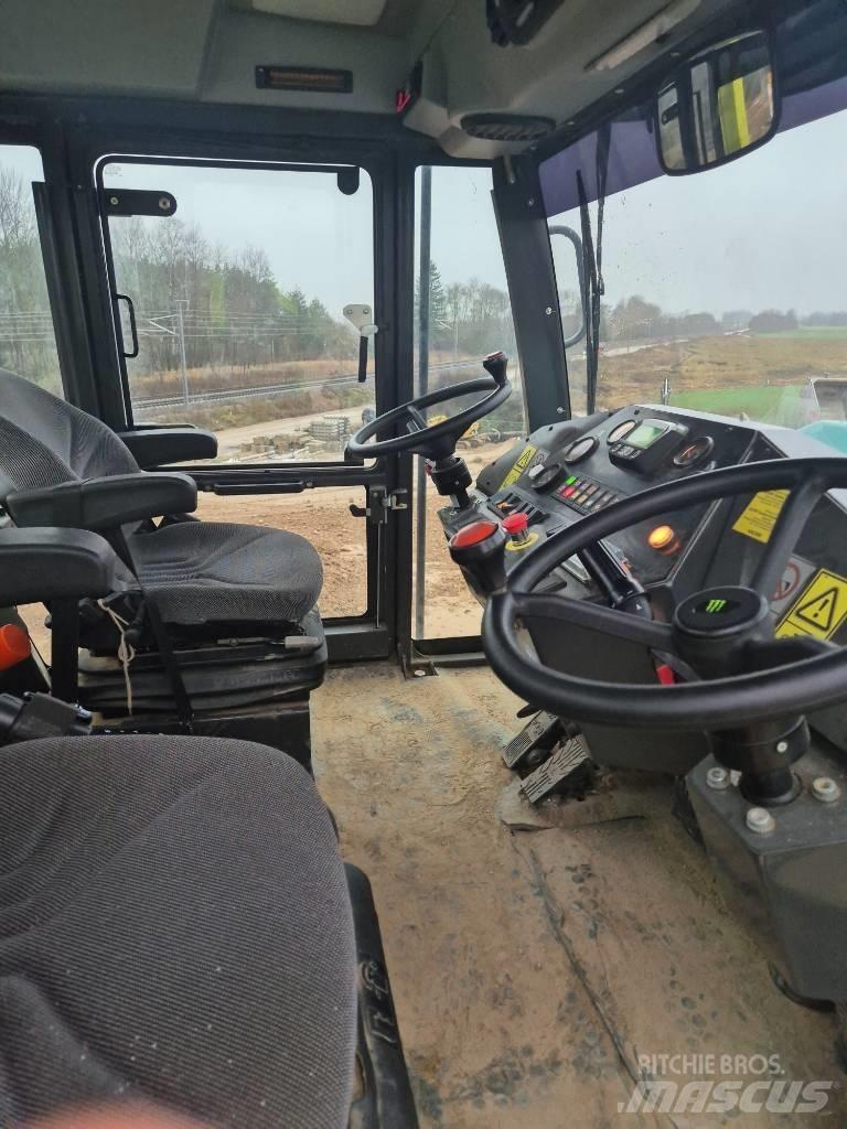Ammann ART 240 膠輪滾壓機
