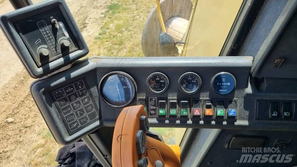 New Holland TC 56 聯合收穫機