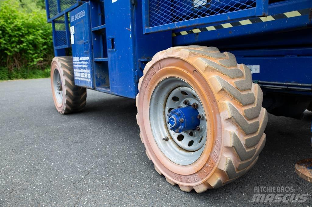 SkyJack 8841 RT 剪式升降機