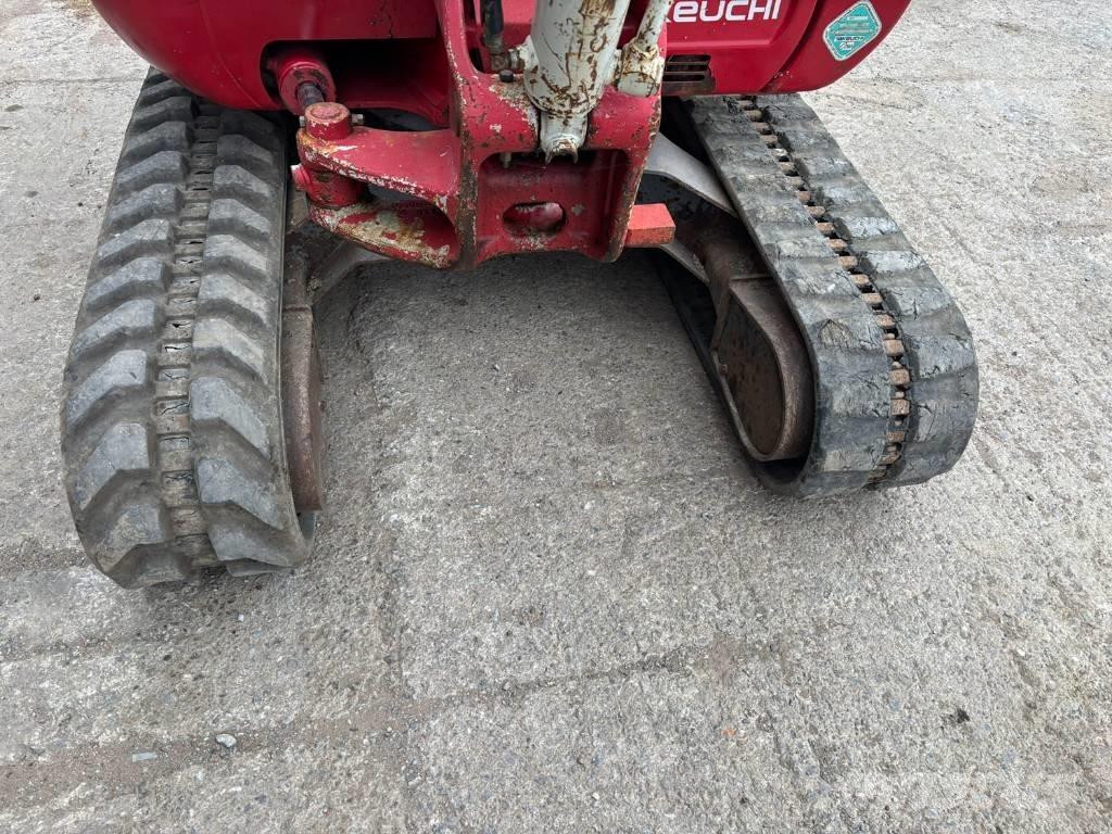 Takeuchi TB 230 小型挖土機/掘鑿機<7t(小型挖掘機)