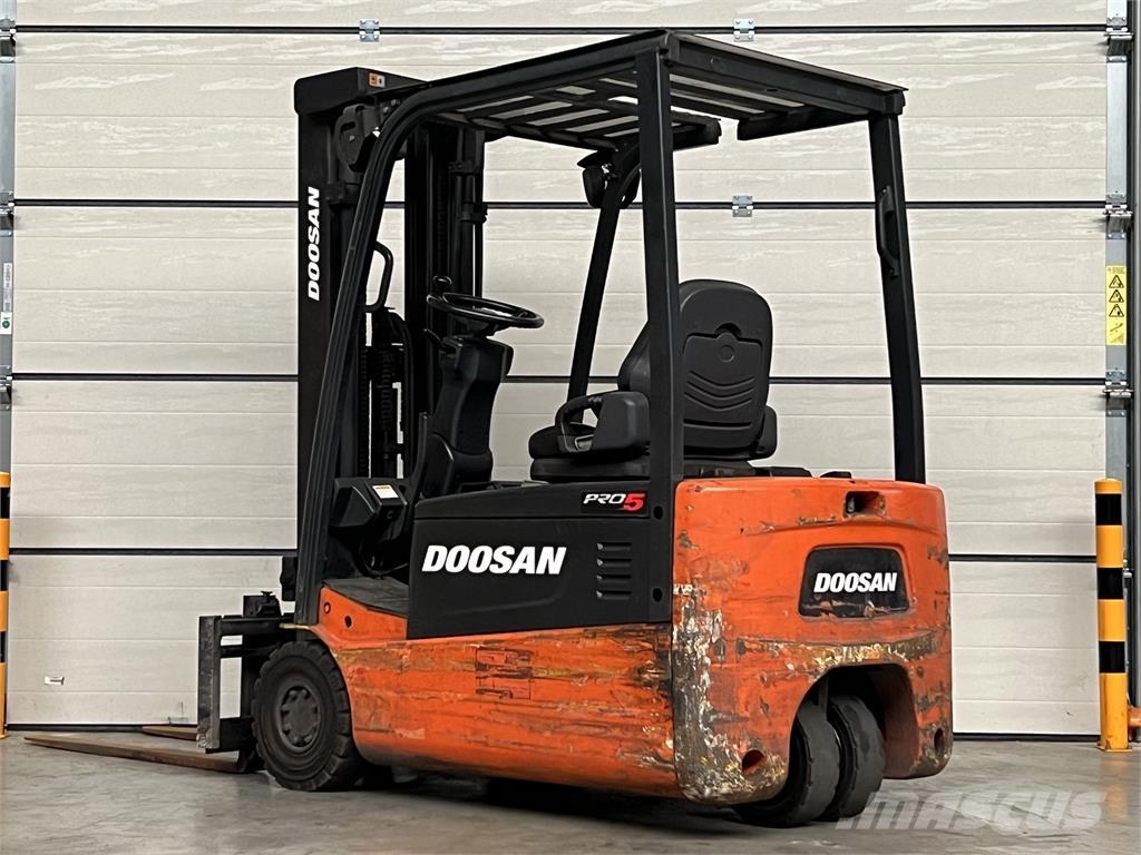 Doosan B18T-5 電動堆高機