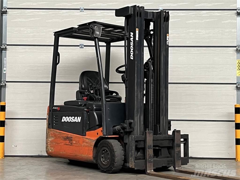 Doosan B18T-5 電動堆高機