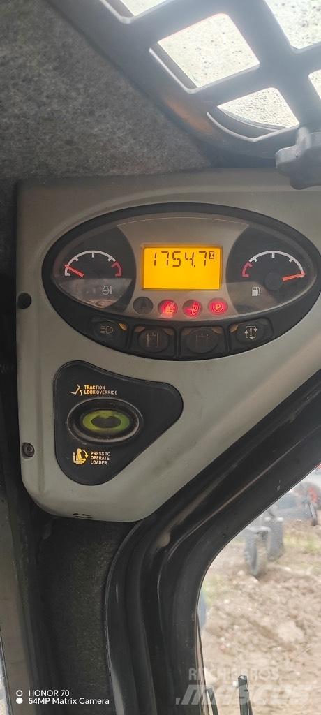 Bobcat S 220 滑移轉向裝載機