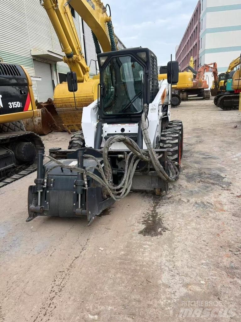 Bobcat S 220 滑移轉向裝載機