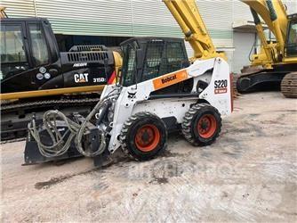 Bobcat S 220 滑移轉向裝載機