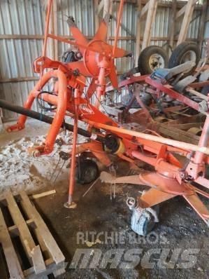 Kuhn GF 5001 耙與翻草機
