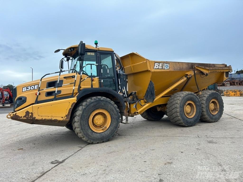 Bell B30E ( Tail Door ) 鉸接式起吊車