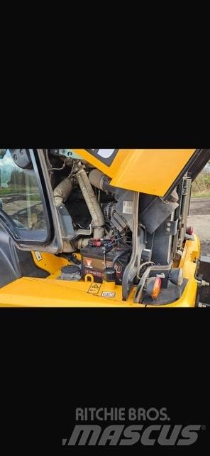 JCB TM 320 S 農業用伸縮臂裝載機