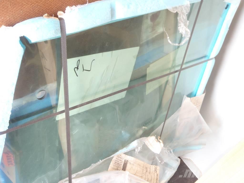 Fermec 860 駕駛室與內部