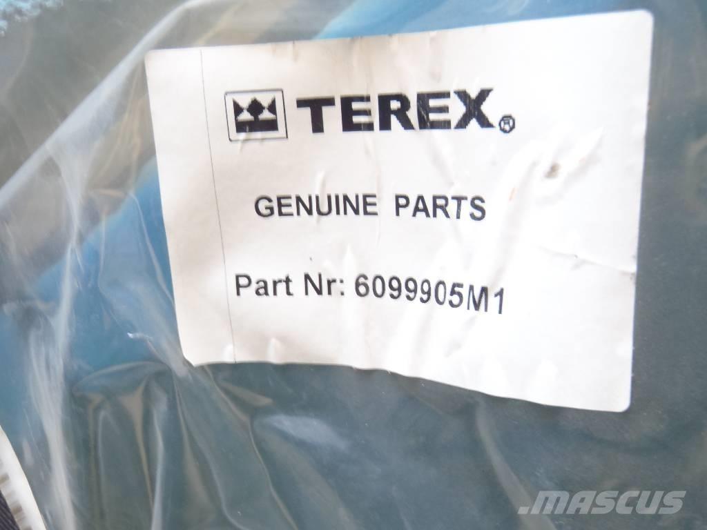 Fermec 860 駕駛室與內部