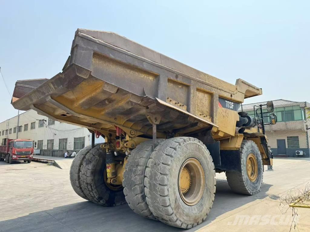 CAT 773 F 鉸接式起吊車