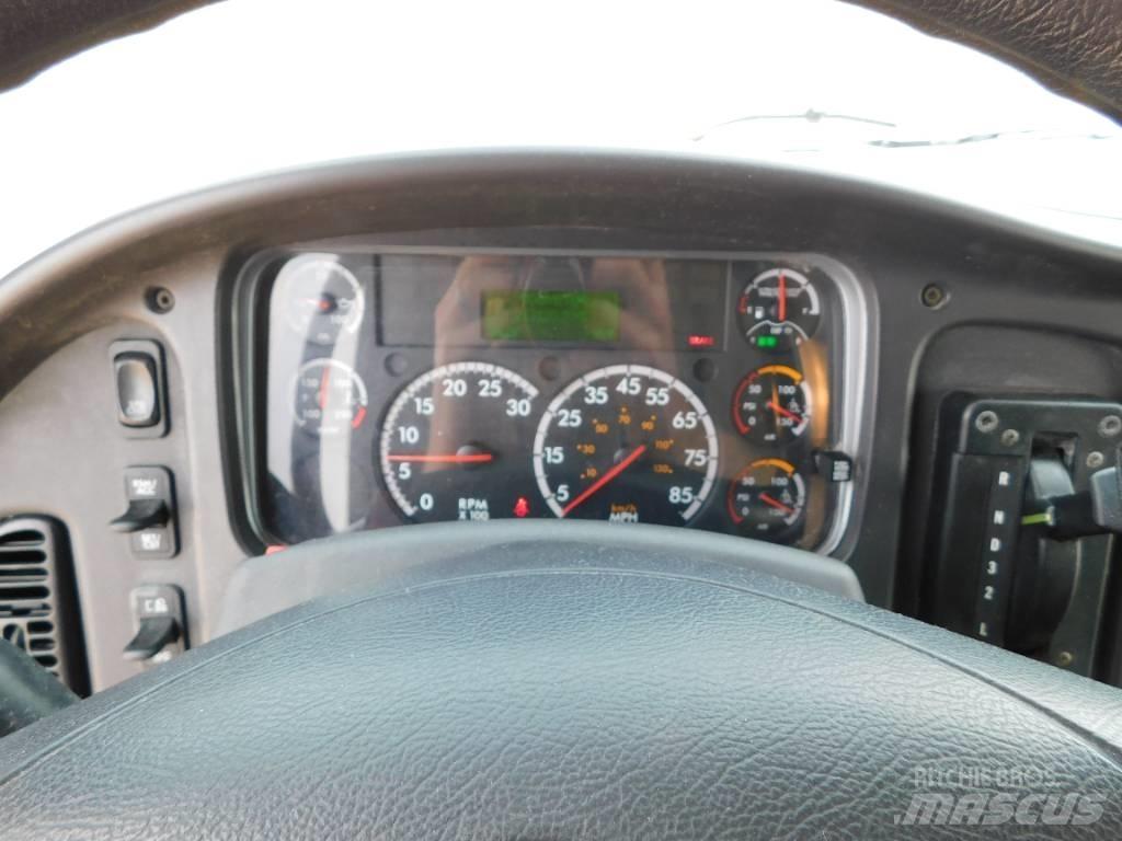 Freightliner M2 106 貨櫃框架卡車