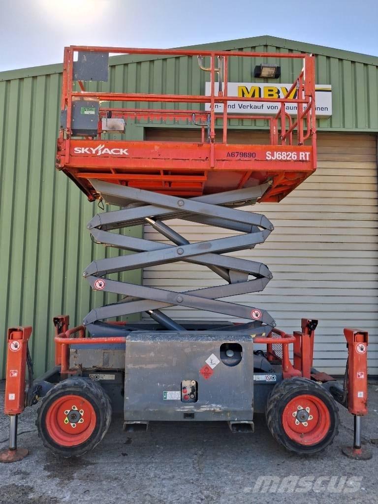 SkyJack SJ 6826 RT 剪式升降機