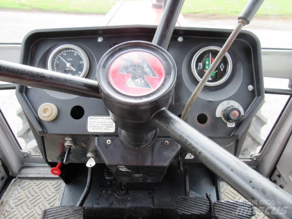 Massey Ferguson 690 曳引機