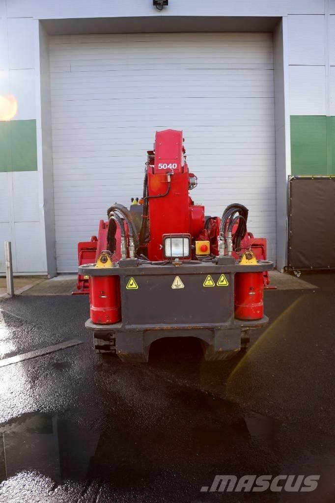 Unic URW-506 小型起重機