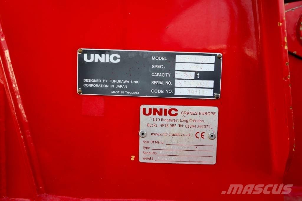 Unic URW-506 小型起重機