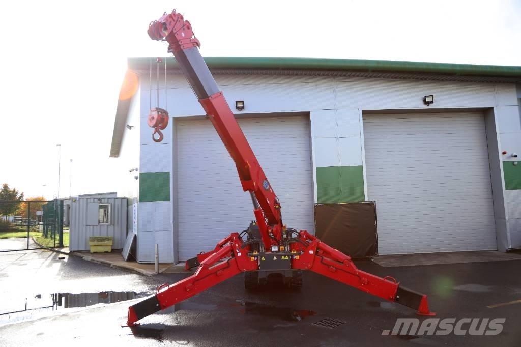 Unic URW-506 小型起重機