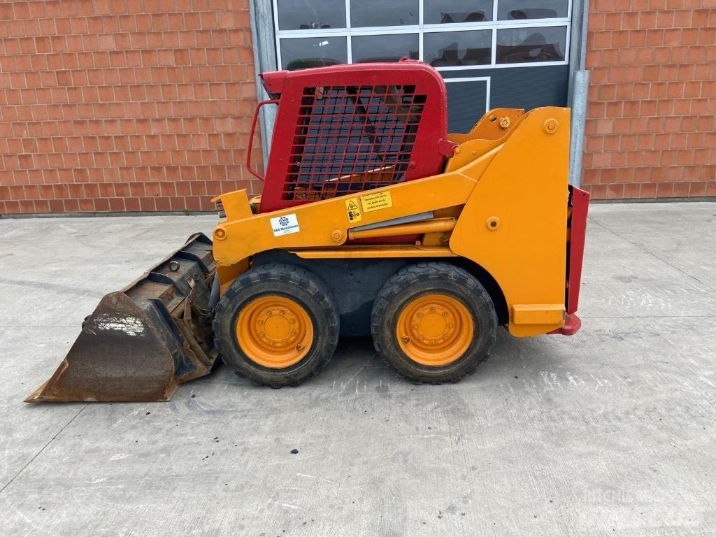 Gehl 4240 滑移轉向裝載機