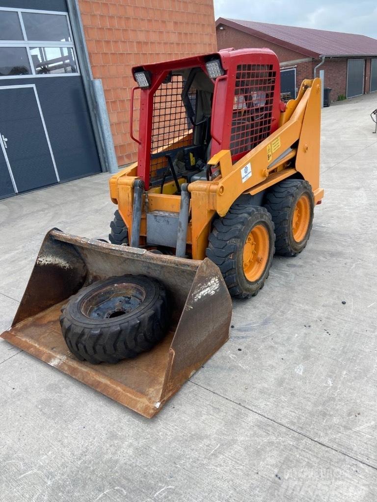 Gehl 4240 滑移轉向裝載機
