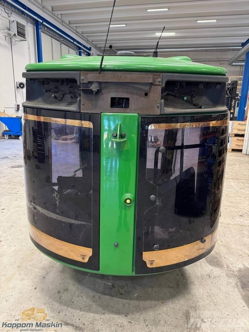John Deere 1270E 駕駛室與內部