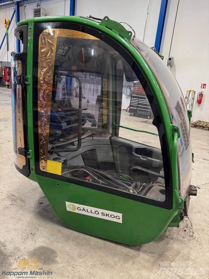 John Deere 1270E 駕駛室與內部