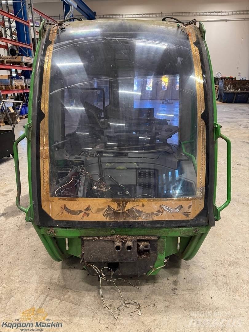 John Deere 1270E 駕駛室與內部