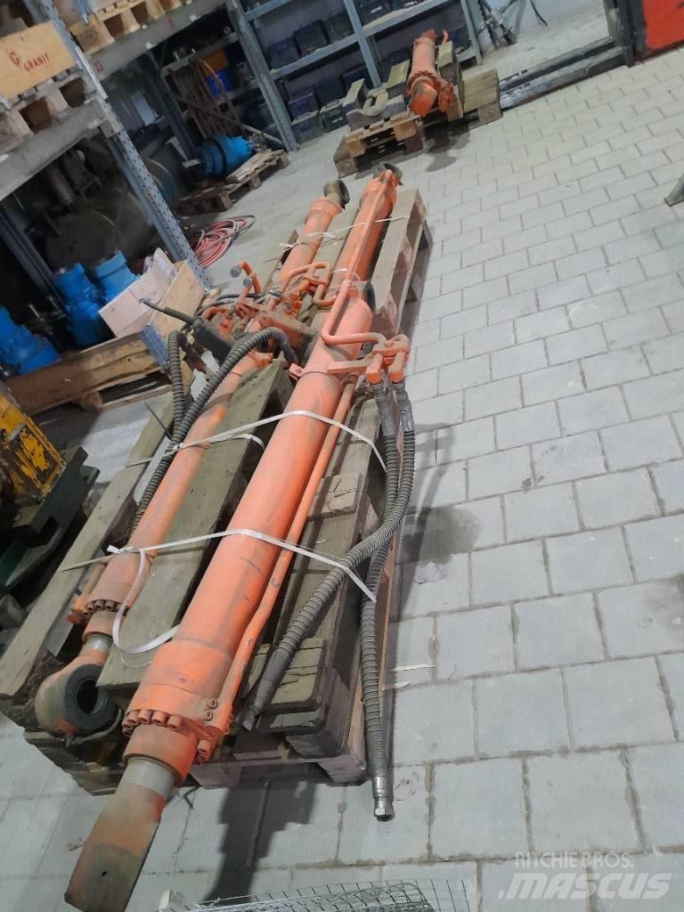 Hitachi ZX 210 履帶式 挖土機/掘鑿機/挖掘機