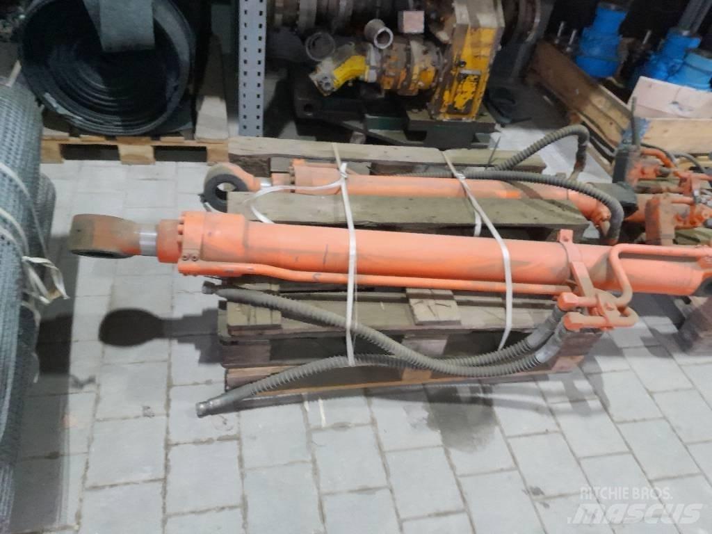 Hitachi ZX 210 履帶式 挖土機/掘鑿機/挖掘機