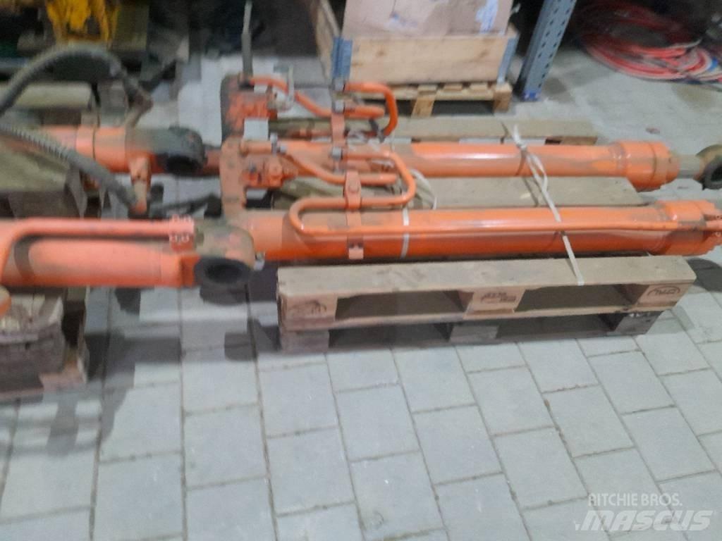 Hitachi ZX 210 履帶式 挖土機/掘鑿機/挖掘機