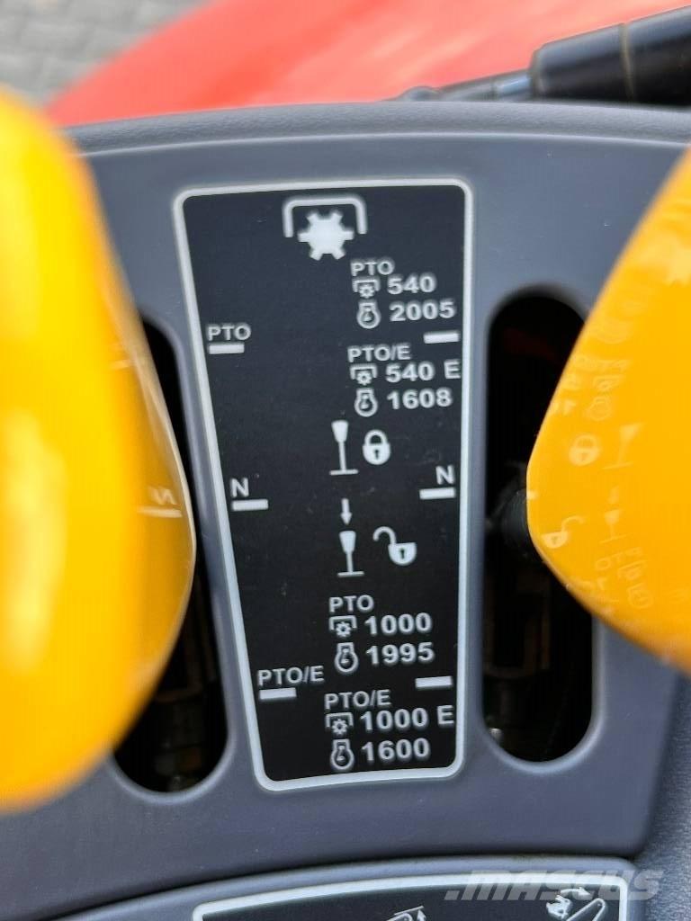 Kubota M 7153 曳引機