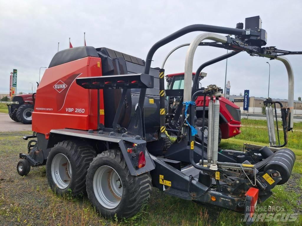 Kuhn VBP 2160 OC 23 圓型牧草打包機