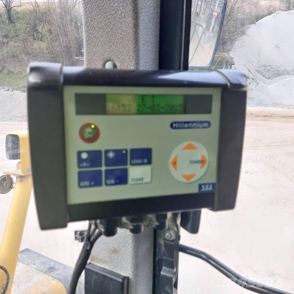 Komatsu WA 600-3 輪胎式裝載機