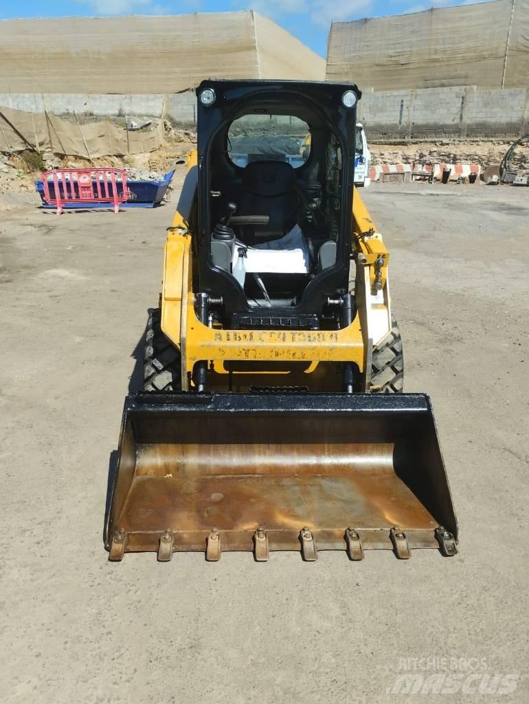 CAT 226 D 滑移轉向裝載機