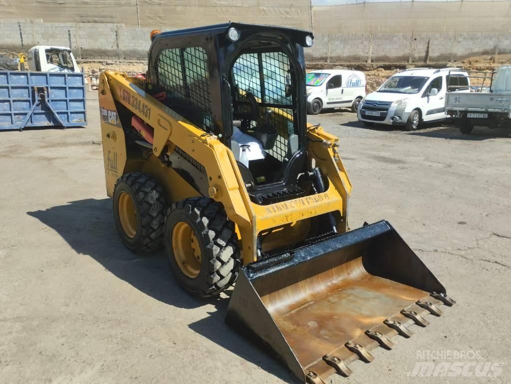 CAT 226 D 滑移轉向裝載機