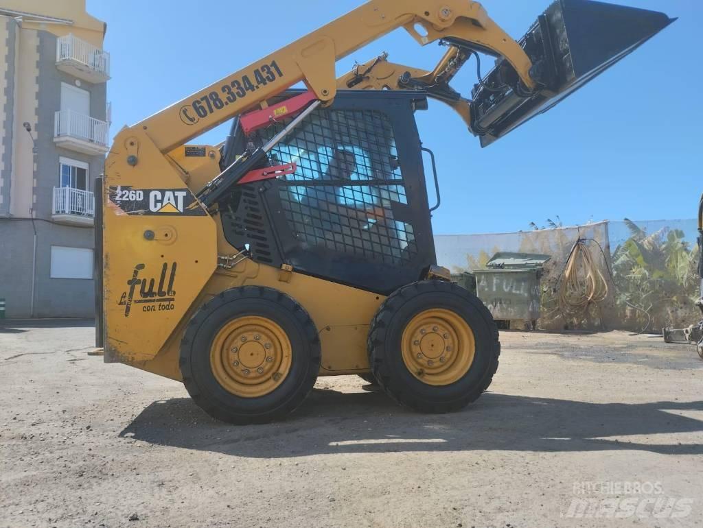 CAT 226 D 滑移轉向裝載機