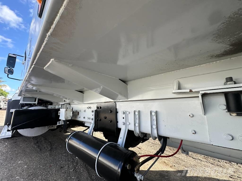 Freightliner 114 SD 垃圾車