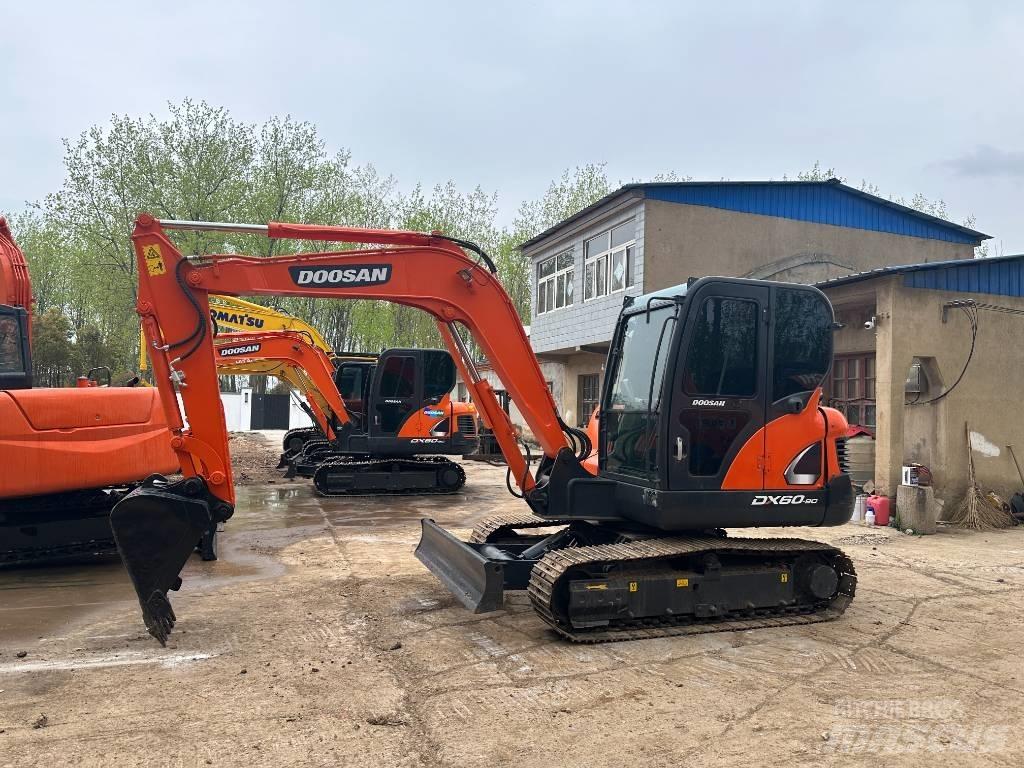 Doosan DX 60 小型挖土機/掘鑿機<7t(小型挖掘機)