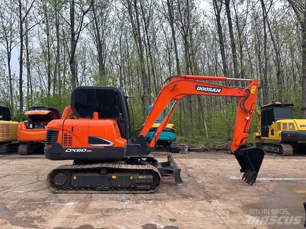 Doosan DX 60 小型挖土機/掘鑿機<7t(小型挖掘機)