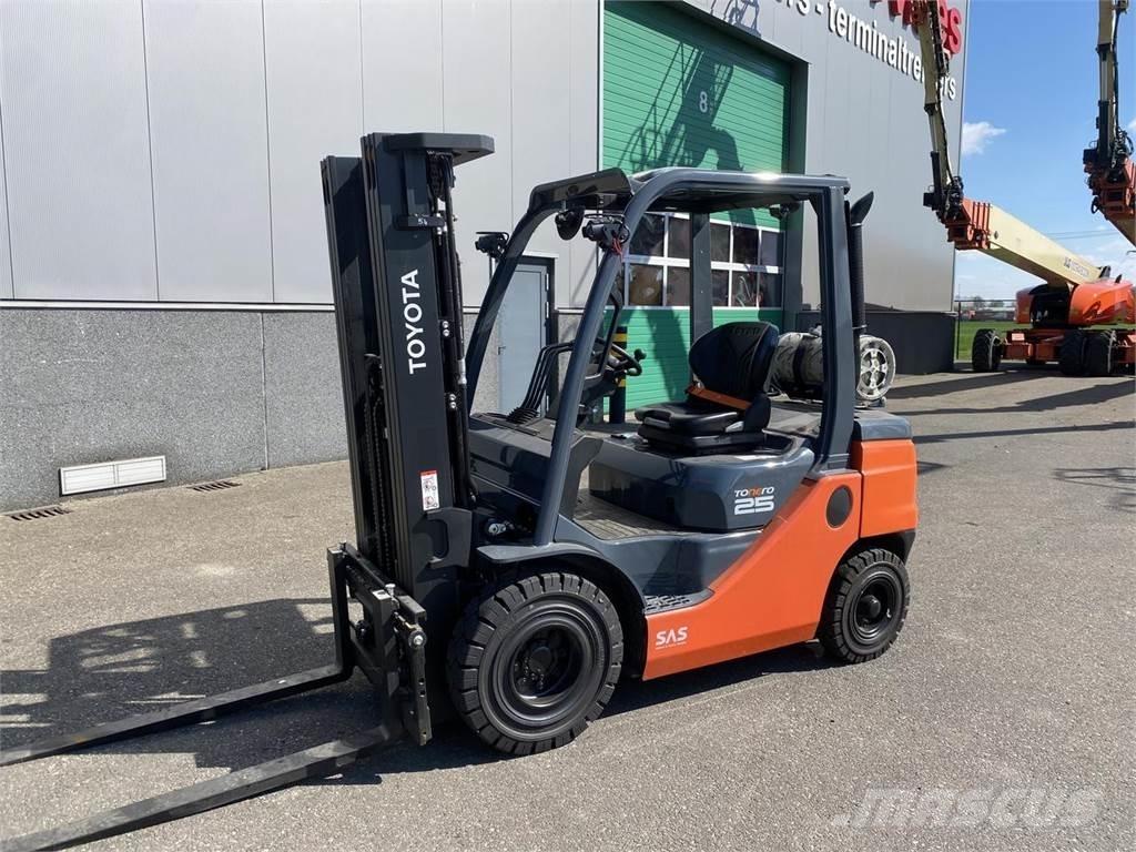 Toyota 02-8FGF25 液化石油氣LPG卡車