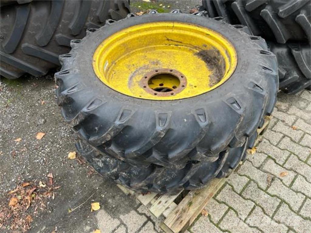 BKT 12.4-32 輪胎、車輪和輪圈