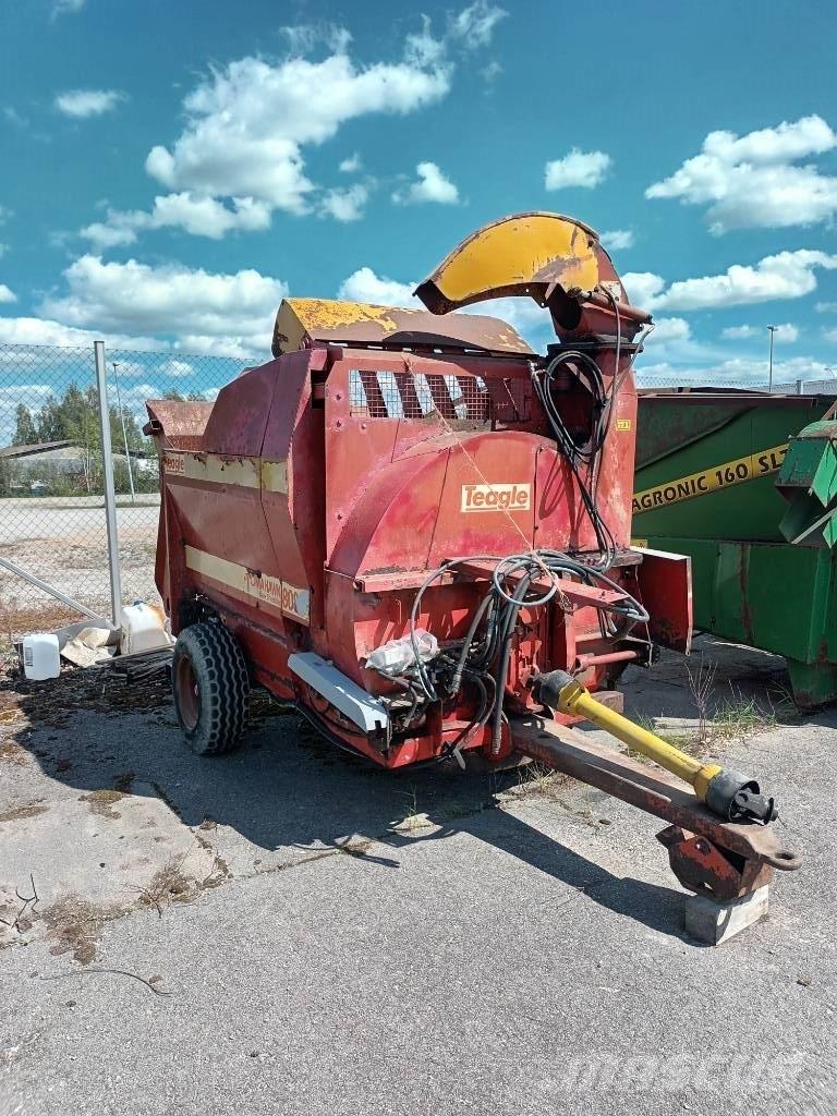 Tomahawk 808 草捆撕碎機、切割機、拆袋機