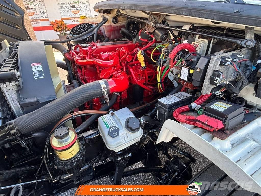 Freightliner M2 貨箱式卡車