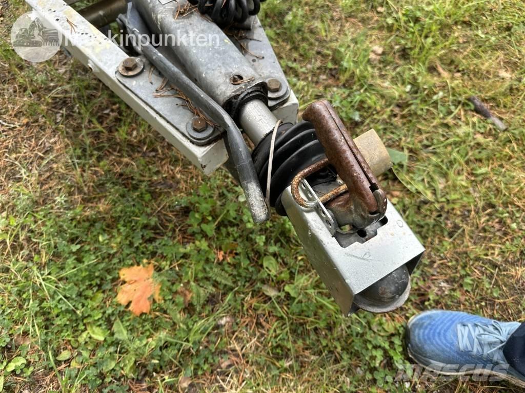 Dino 180 T 拖車裝載高空作業平台