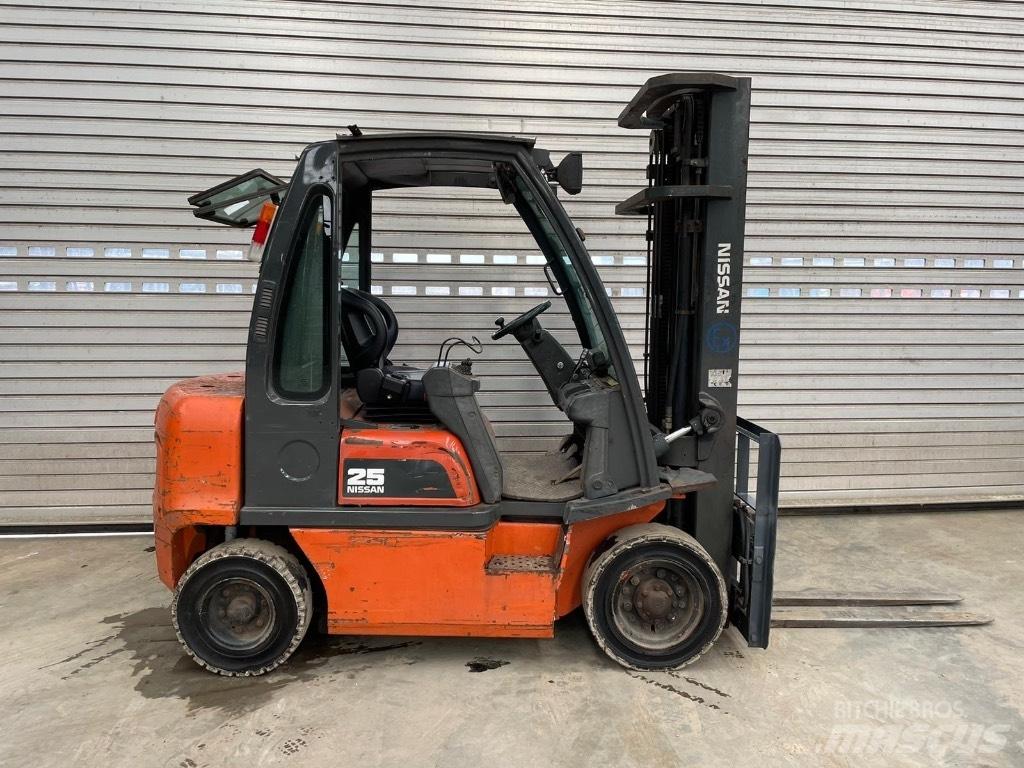 Nissan 25 柴油卡車
