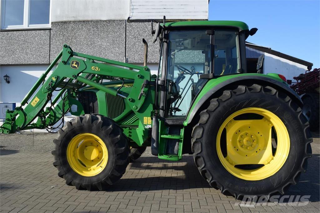 John Deere 6220 曳引機