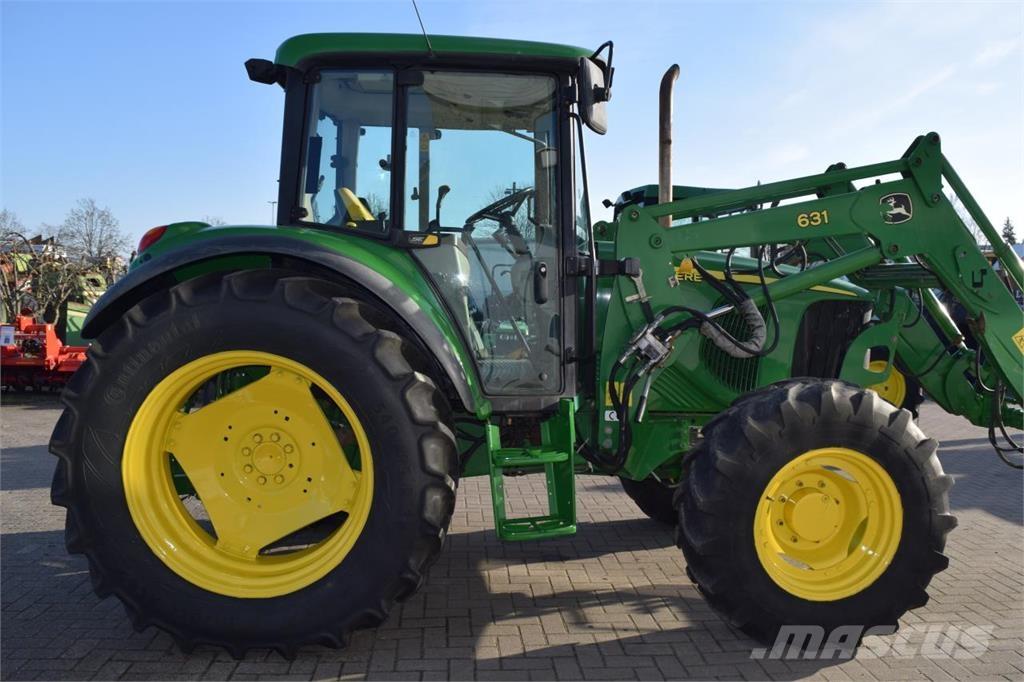 John Deere 6220 曳引機