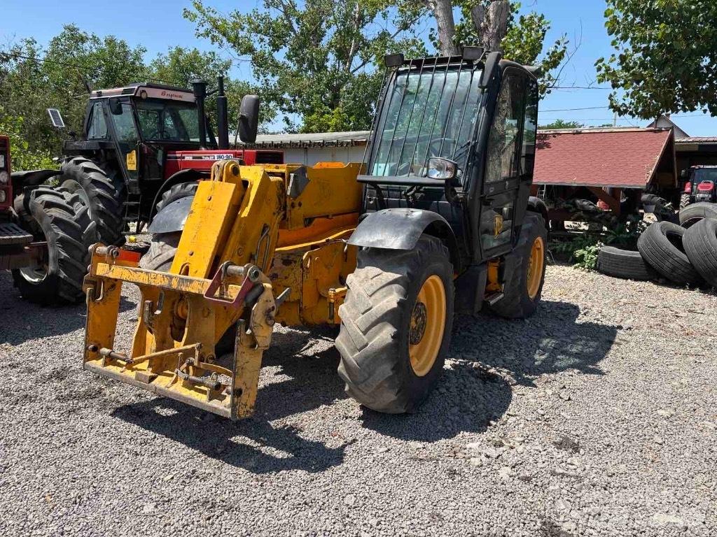 JCB 530-70 伸縮臂操作車